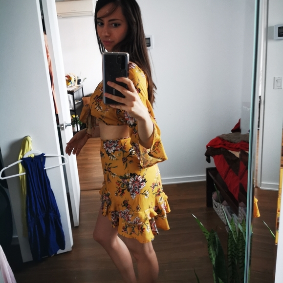 KOOKA Off the Shoulder Crop - Mustard Yellow - Picture 7 of 7